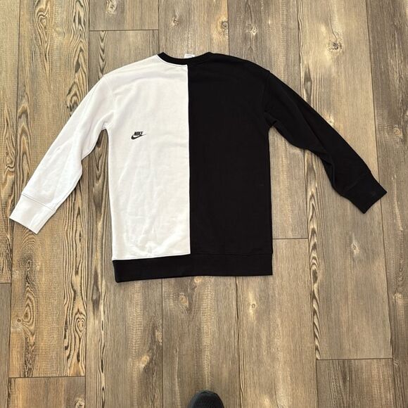 Nike Black and White Crewneck Sweater - Picture 4 of 5
